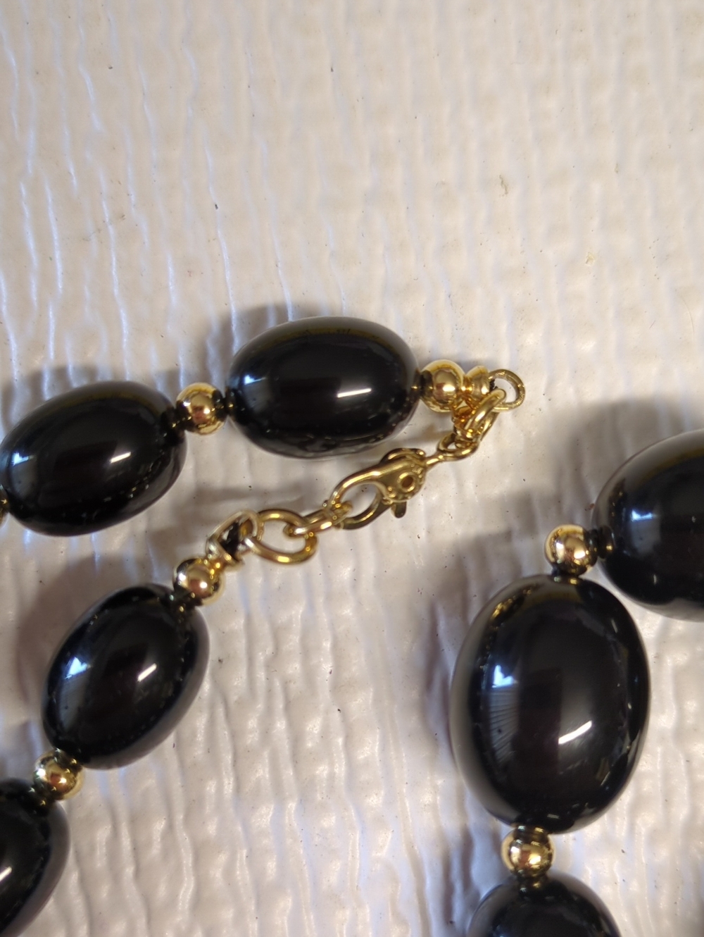 ☀️R63 Monet Black Bead 16" Necklace with Gold Accents - Signed clasp and tag - Picture 4 of 8